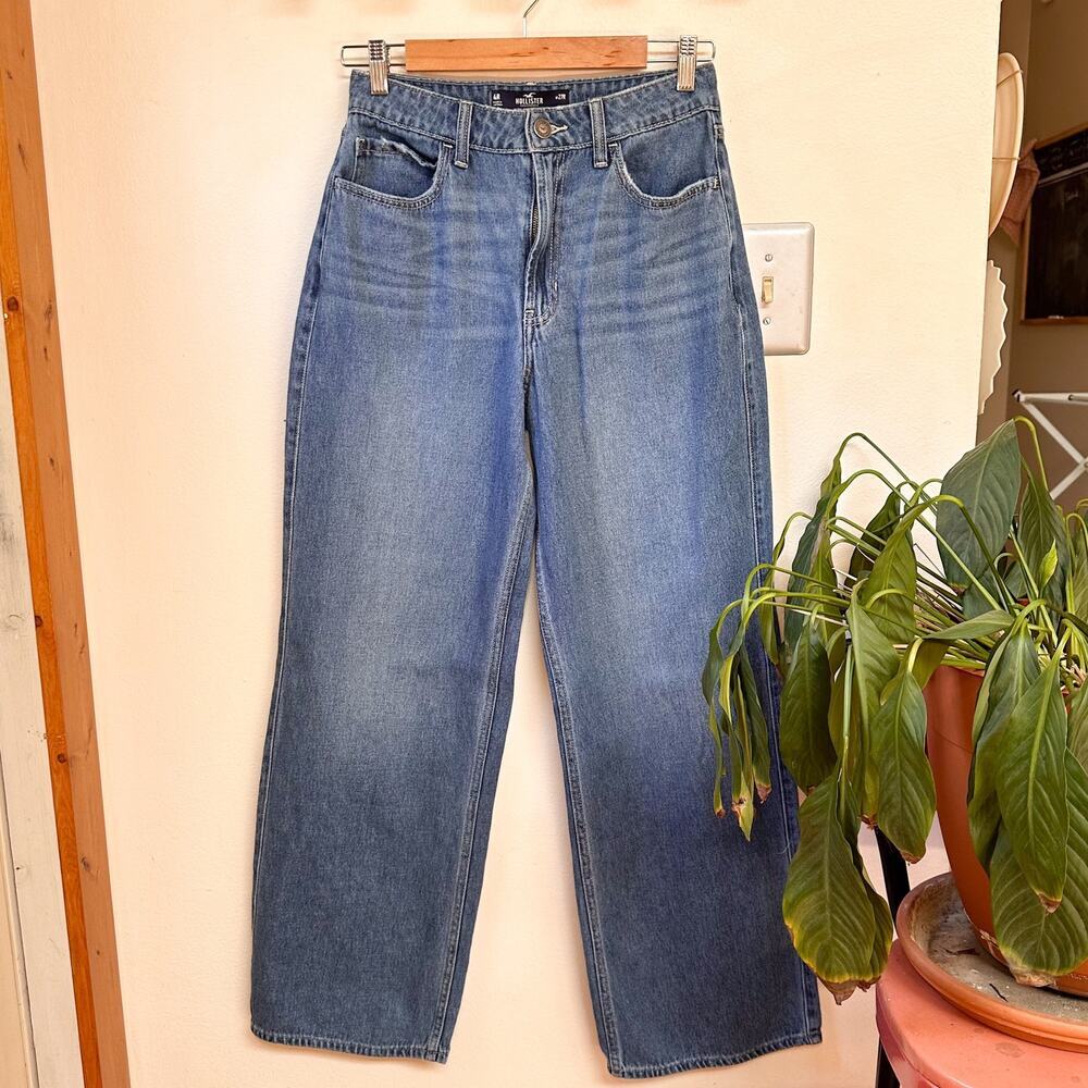 Hollister Ultra High Rise Baggy Jeans